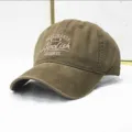 Detailansicht einer Vintage-Baseballkappe aus gewaschener Baumwolle mit Stickerei - Verstellbar / Karte A Set