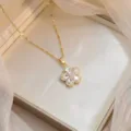 Élégant collier à la mode plaqué or avec un pendentif fleur en zircon étincelant pour femme - Style Pétale Zirconia Clair Poire (X1691) / Or