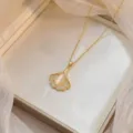Collier élégant plaqué or avec pendentif feuille de ginkgo, zircon et pierre de lune - Style Pierre Beige Feuille de Ginkgo (X0972) / Or