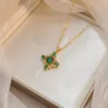 Élégant collier en or orné d'un pendentif fleur en zircon vert dans son coffret cadeau - Style Pétale Zirconia Vert (X0986) / Or