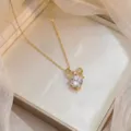 Élégant collier ras du cou doré avec pendentif en forme de nœud en zircon brillant. - Style Nœud Papillon avec Strass (X0959)
