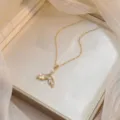 Élégant collier queue de sirène doré avec zircons et perles dans un bel écrin - Style Perle Queue de Poisson (X0983)