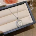 Κομψό ασημί κολιέ με μενταγιόν φεγγάρι και αστέρια και λαμπερά λευκά ζιργκόν - Στυλ Αστέρι και Σελήνη από Φίλντισι (X0250-2)