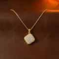 Elegante rotierende Halskette aus Gold mit glänzenden, besetzten Zirkonia-Steinen - Halskette (X0031) / Gold