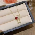 Κομψό κολιέ με φεγγάρι και κόκκινο αστέρι με ζιργκόν σε πολυτελές κουτί κοσμημάτων - Στυλ Κόκκινο Αστέρι και Σελήνη (X0281-3)