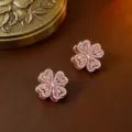 Roségoldene, rotierende Blumenohrringe mit funkelnden Zirkonia-Kristallen. - Ohrringe (E0128) / Stil 3 / Roségold