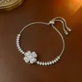 Eleganter silberfarbener verstellbarer Schiebearmreif mit rotierender Zirkonia-Blume - Armband (TS0169) / Stil 2 / Stahlfarben