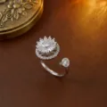 Silberner, rotierender Blumenring mit funkelnden Zirkoniasteinen, verstellbares Design - Ring (J0041--2) / Silber