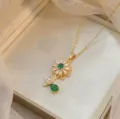 Elegante goldene drehbare Sonnenblumenkette mit grünen und weißen Zirkonia - Drehbarer Grüner Zirkon Sonnenblumen-Stil (X0570)