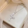 Élégant collier avec pendentif papillon en acier titane argenté et zircons pavés - Style Double Papillon Argenté (X0668)