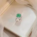 Elegant silver rotating ring with green heart-shaped zircons and four-leaf clover motif. - Emerald Rotating Ring (J0316) / Silver/Green