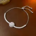 Verstellbares Silberarmband mit funkelnder Zirkon-Blume, rotierendes Mittelstück - Armband (TS0122--2) / Silber
