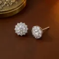 Elegante zirkonia ohrstecker in blumenform mit funkelnden runden steinen im brillantschliff - Zirkonia-Schneeflocken-Ohrstecker (E0075--3) / Silber