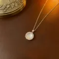 Elegante rotierende Goldkette mit rundem weißem Stein und funkelndem Zirkon-Halo - Halskette (X0064---1) / Gold