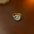 Eleganter vergoldeter drehbarer Ring mit farbenfrohem Zirkonia-Blumendesign - Rotierender bunter Blumenring (J0459) / Gold