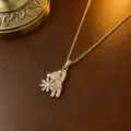 Elegante vergoldete Halskette mit glitzerndem Teddybären und rotierender Zirkonia-Blume - Bär Blumenhalskette (X0090) / Gold