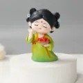 Figurine de fille en résine de style chinois ancien en Hanfu tenant un panier de fruits - Rêve de Nuit du Palais Tang - Qiuyue / Figurines décoratives