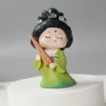 Figurine de jeune fille chinoise ancienne en résine dans une robe verte traditionnelle - Rêve de Nuit du Palais Tang - Yuechun / Figurines décoratives