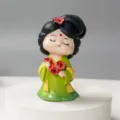 Figurine artisanale en résine d'une adorable jeune fille chinoise ancienne en robe verte - Rêve de Nuit du Palais Tang - Ningmei / Figurines décoratives