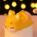 Figurine de chien Shiba Inu en résine jaune mignonne pour décoration de bureau - Support Téléphone Shiba Inu / Figurines décoratives / Jaune