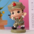 Süße Cartoon Soldatenfigur aus Kunstharz als Schreibtischdeko mit kleiner Spielzeugpistole - 8257-B Einzelfigur mit Gewehr (5*8)