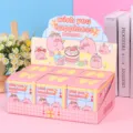 Detalle completo del set de regalo de cajas ciegas de cerditos en expositor rosa - Serie de Cerdos Zhu Ni Kuai Le / Caja Completa Juego de 6