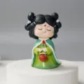 Figurine de fille de style chinois traditionnel en résine avec robe verte et sac - Rêve de Nuit du Palais Tang - Midong / Figurines décoratives