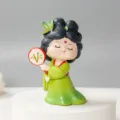 Figurine de fille de style chinois en Hanfu vert tenant un éventail décor résine - Rêve de Nuit du Palais Tang - Zhuqing / Figurines décoratives