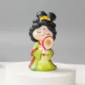 Figurine de fille en résine de style chinois ancien avec éventail et robe verte et rouge - Rêve de Nuit du Palais Tang - Wenju / Figurines décoratives