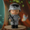 Detaillierte Nahaufnahme einer Chibi-Spezialeinheit-Soldatenfigur aus Harz in Tarnung - Chibi Soldat Stadttarn (JM8263-4) / 10.5x5.5x5.5cm