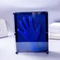 Jouet d'art à épingles 3D bleu affichant une empreinte de main comme décoration de bureau - L / Bleu foncé