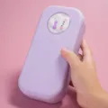 Grazioso astuccio per matite doppio in plastica viola con decorazione a forma di coniglietto. - Viola