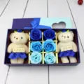 Élégant coffret cadeau de roses de savon bleues avec deux ours en peluche mignons - Ensemble Bleu Dégradé
