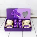 Coffret cadeau de roses de savon violettes avec deux ours en peluche blancs mignons - Ensemble de Bijoux Violet