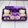 Coffret cadeau de roses de savon violet avec deux ours en peluche pour la fête - Ensemble Violet Dégradé