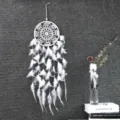Weißer handgemachter Traumfänger Wandbehang mit zarten Federn für Schlafzimmer Hochzeit. - Weiß