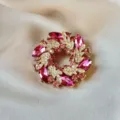 Exquisite crystal wreath brooch, gold-plated alloy floral lapel pin for dress decoration. - 877#