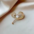 Luxury heart-shaped gold brooch pin with faux pearl and crystal stones for women - Hollow Heart Style (831) / Heart with Rhinestones and Artificial Pearl