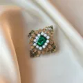 Luxurious vintage square brooch with emerald green gemstone and pearls on silk background - Vintage Square Artificial Pearl Style (856) / Antique Gold/Green