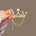Elegant crown brooch with pearls and hanging chains for women fashion jewelry accessory - Crown Tinsel Style / Gold