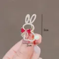 Close-up of a sparkling rabbit brooch with a red bow and pearl, measuring 3x2cm. - 红色领结兔子(83)