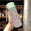 Bouteille d'eau de sport en plastique givré portable avec couvercle vert et sangle - 600 ml [Dépoli] vert clair