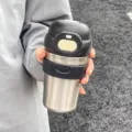 Petit gobelet isotherme en acier inoxydable avec couvercle noir et bande silicone. - Couvercle de Voiture / 350ml / Noir