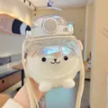 Leuke cartoon beer rietje waterfles met handige riem grote capaciteit plastic beker - 1000 ml dubbele drinkbeker beer, wit