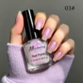Dettaglio dello smalto per unghie perlato Misscheering viola rosa brillante, tonalità 03# - Aurora Viola Rosa (03#)