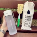Set de bouteille d'eau en plastique givré portable avec brosse et sachet en toile 500ml - Couvercle gris dépoli en PC 600 ml