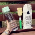 Bouteille d'eau plastique portable avec brosse et sac en toile, capacité 500ml pour le sport et l'usage. - Bouteille en PC transparent avec couvercle vert, 800 ml