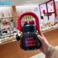 Botella de agua de plástico portátil con asa, lindo diseño negro y rojo para verano. - Hervidor UU de Doble Bebida / 800ML / Negro