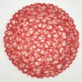 Rood papier touw placemat detail, ronde gevlochten mat, minimalistisch tafeldecor. - Rood