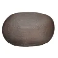 Detail de set de table ovale en PP marron tresses montrant la texture fine et resistante a la chaleur. - 30*45cm / Café